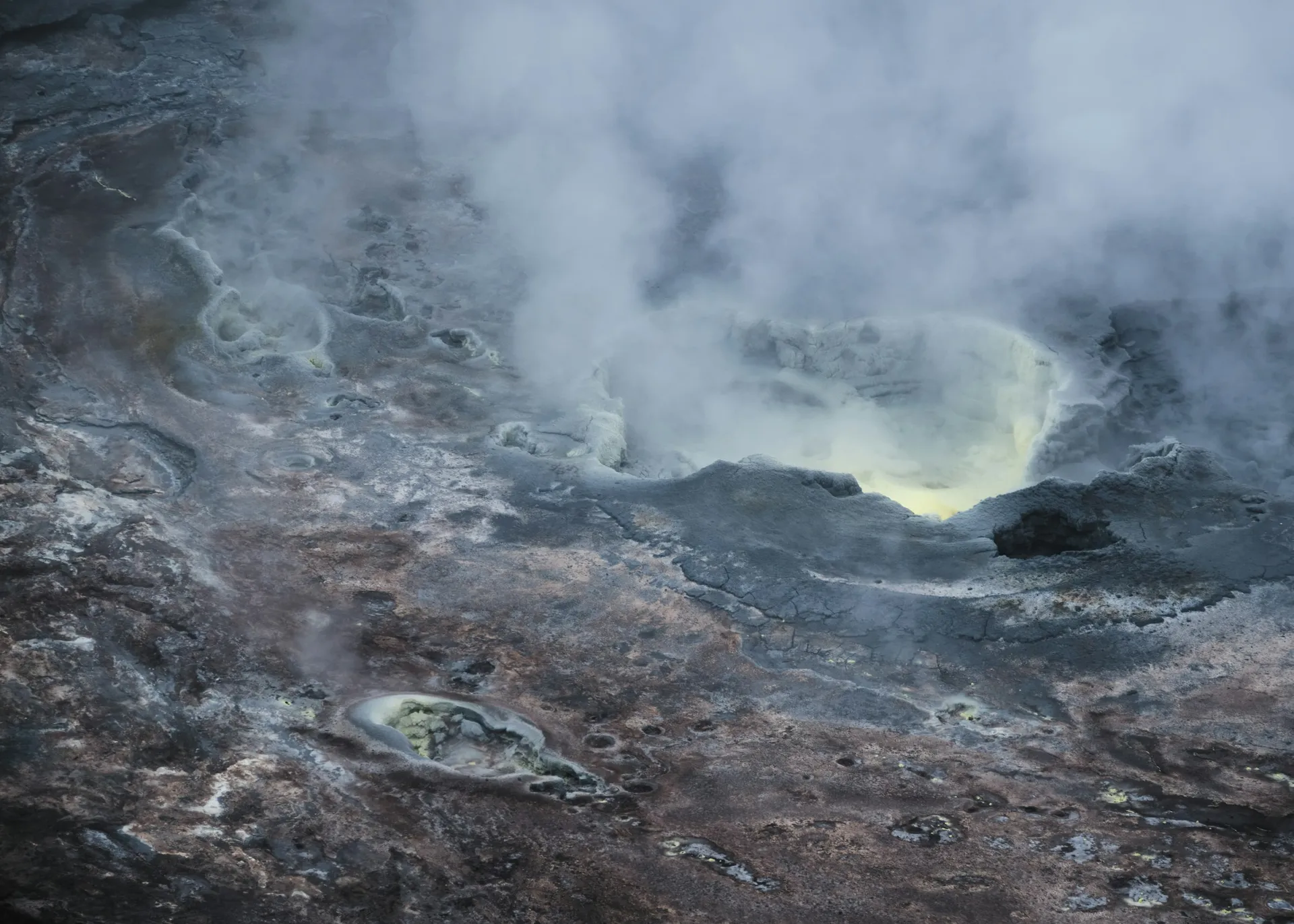 Tangkuban Perahu crater, West Bandung. Unsplash.